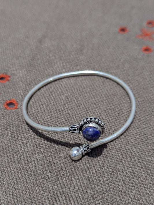 Make this Oxidized Silver Adjustable bracelet part of your vintage jewellery collection. Patinas highlight the Aztec style designs surrounding the navy blue stone. Great for gifts as well as a self-love piece. 